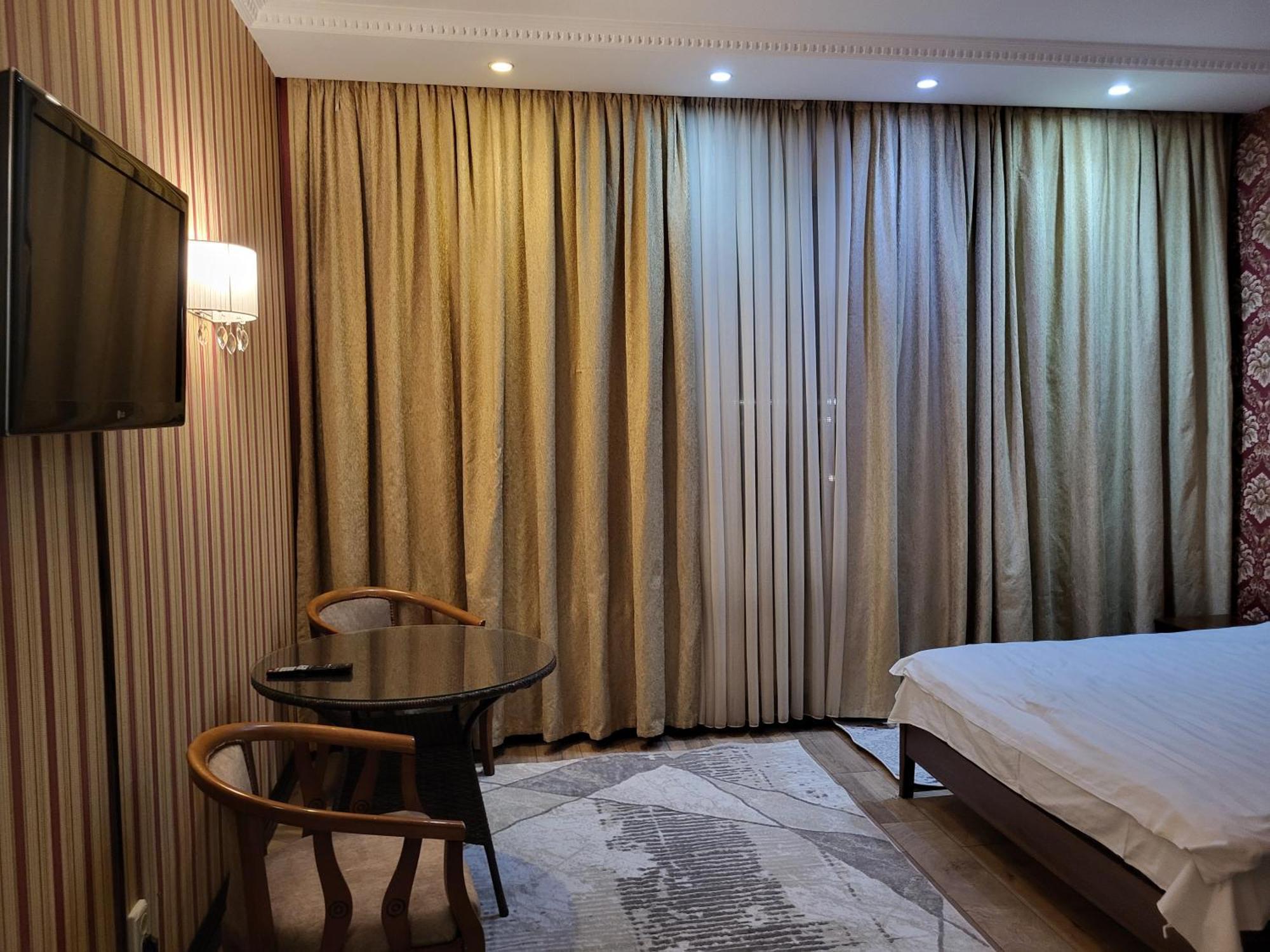 Seoul Hotel Shymkent Bilik gambar